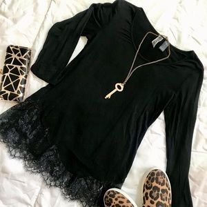 BKE scoop-neck lace hem top